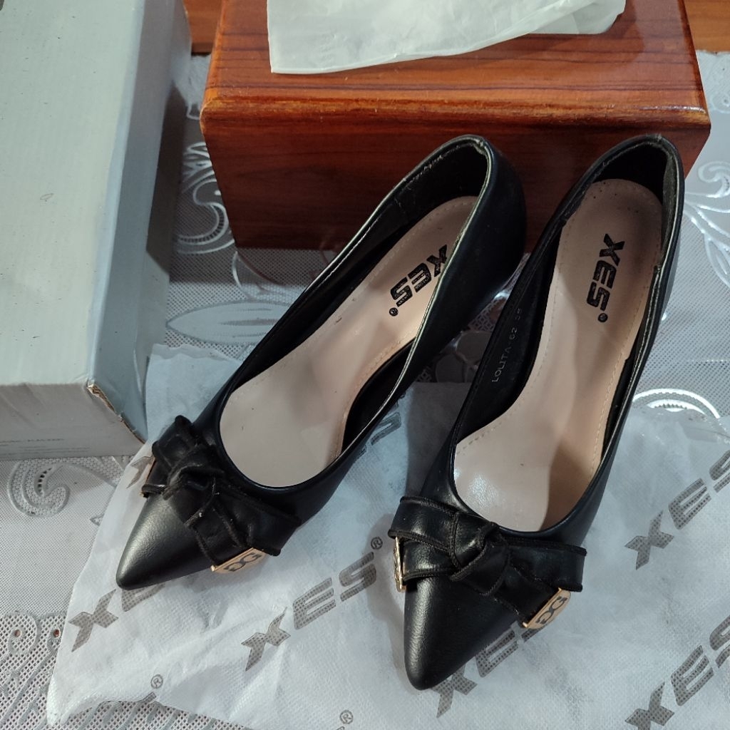 Xes heels