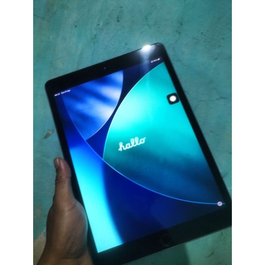 IPAD GEN 8 stuck hello