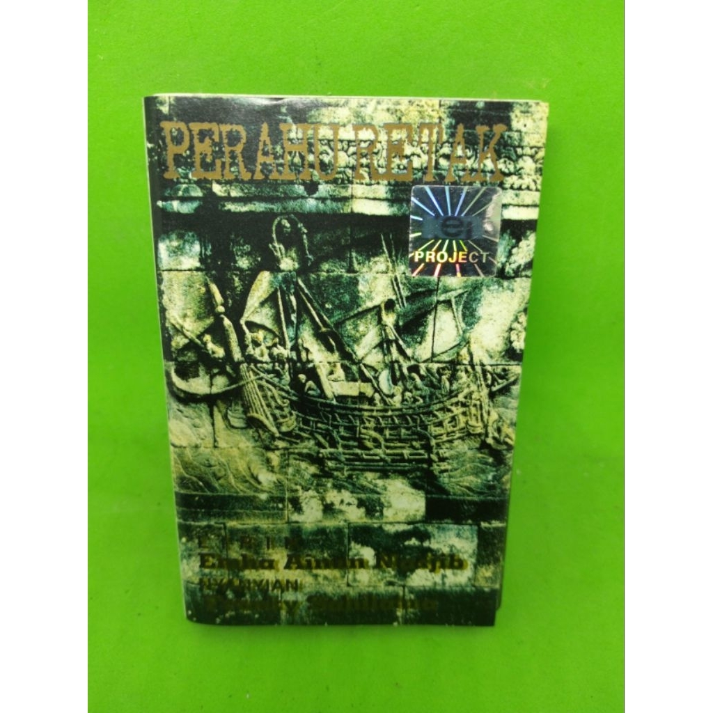 Kaset pita PERAHU RETAK, Padang Bulan