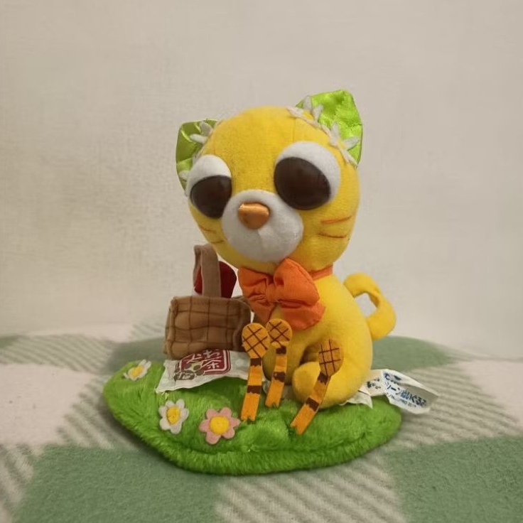 boneka kucing ochaken rumput