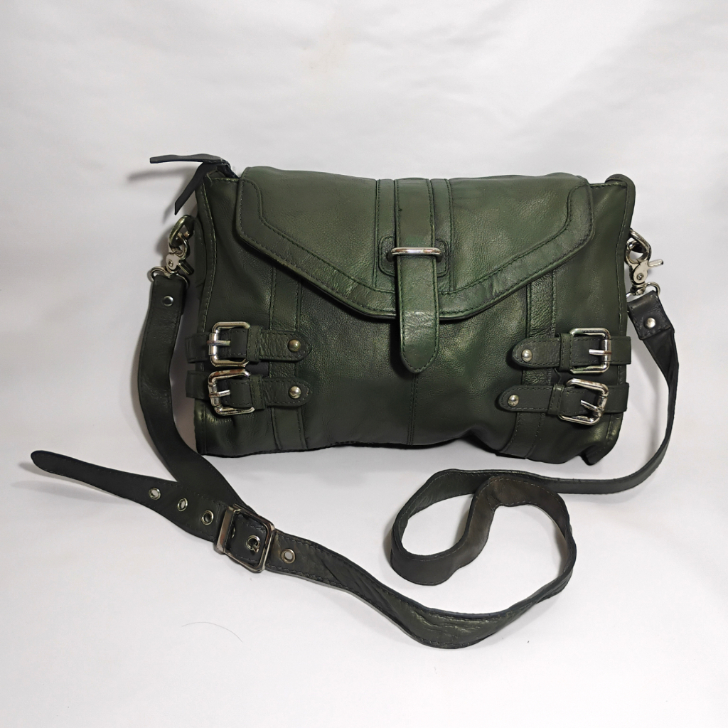 [ PRELOVED ] Tas kulit hijau kulas Wanita Sling bag Clutch Slempang Warna Hijau - Treats