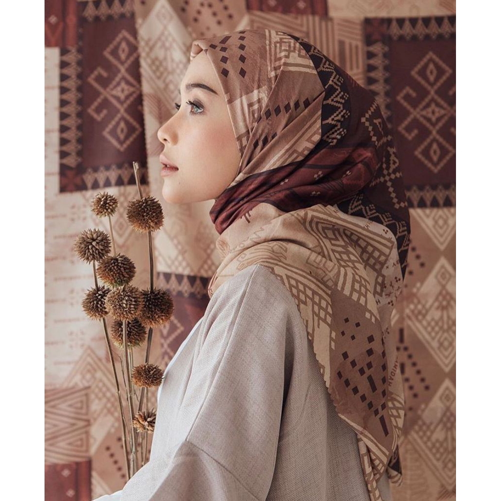 Preloved Wearing Klamby Scarf