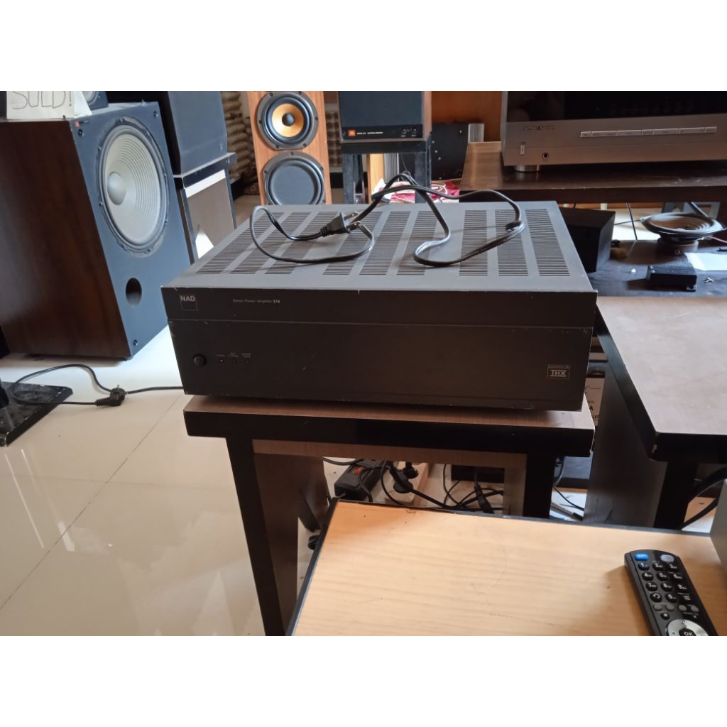 NAD 216 power amplifier