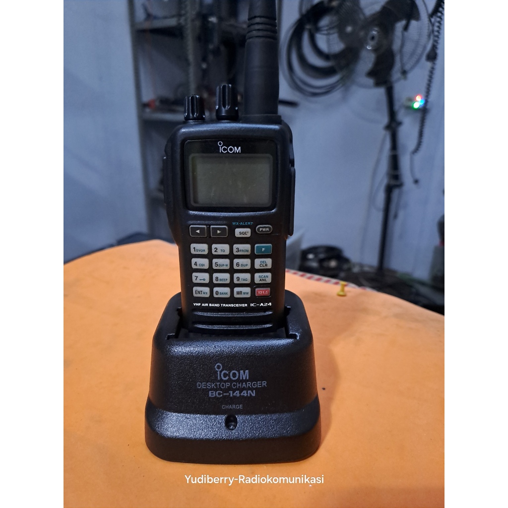 Walkie talkie Icom A24 Airband Buat Para Pilot Ht Icom IC-A24 Second Normal Icom Ic24 A