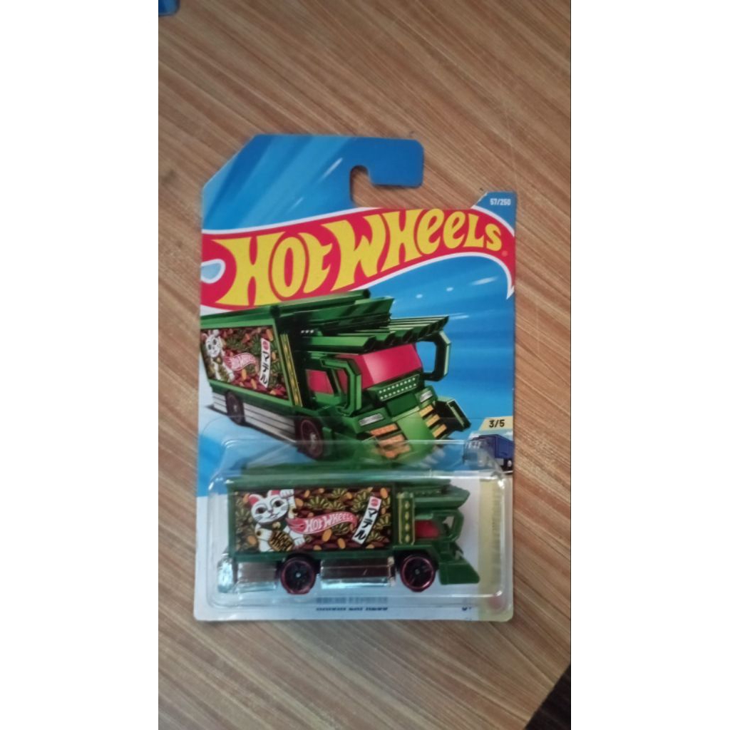 Hot wheels raijin expres hijau