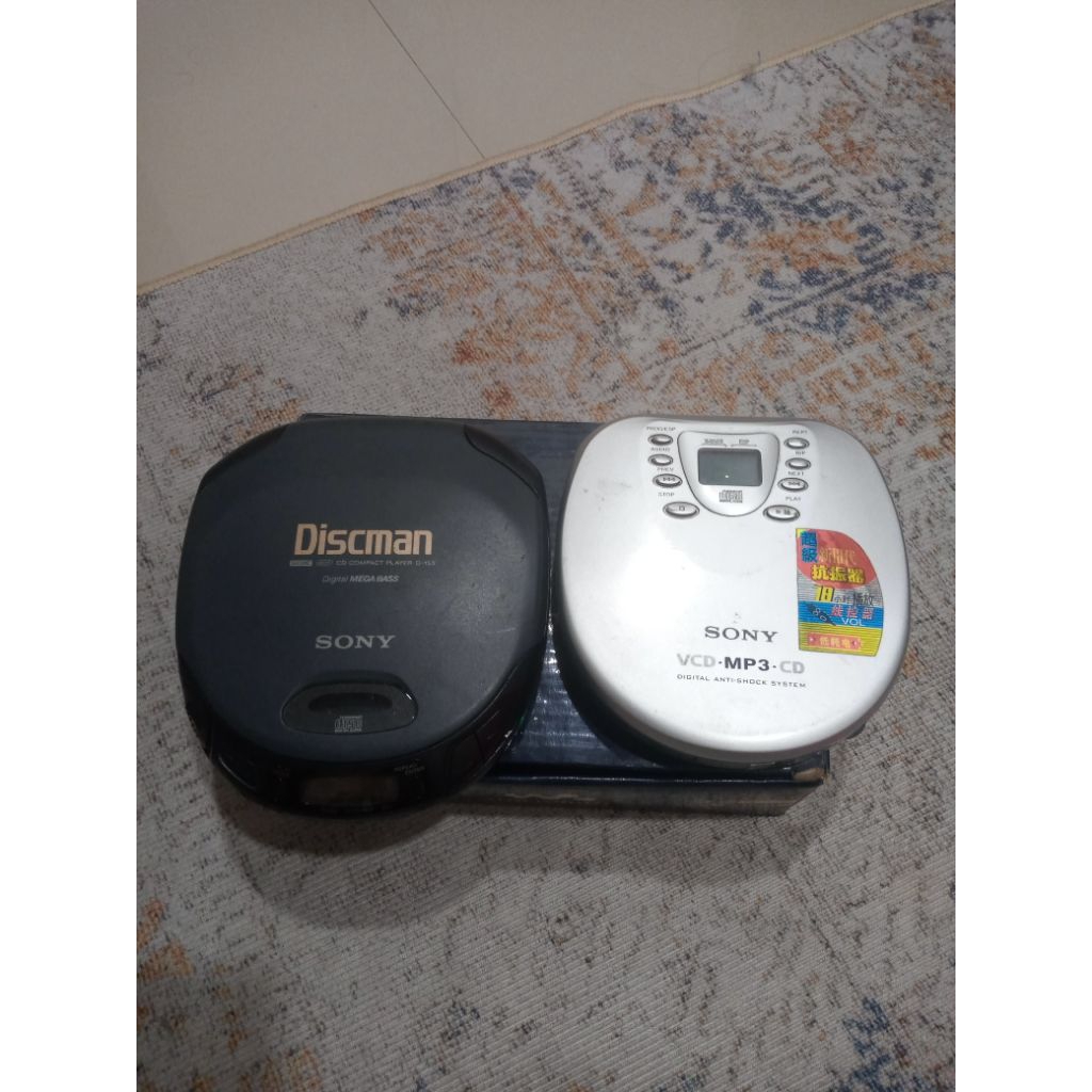 DUA DISCMAN SONY CD PLAYYER BAHAN