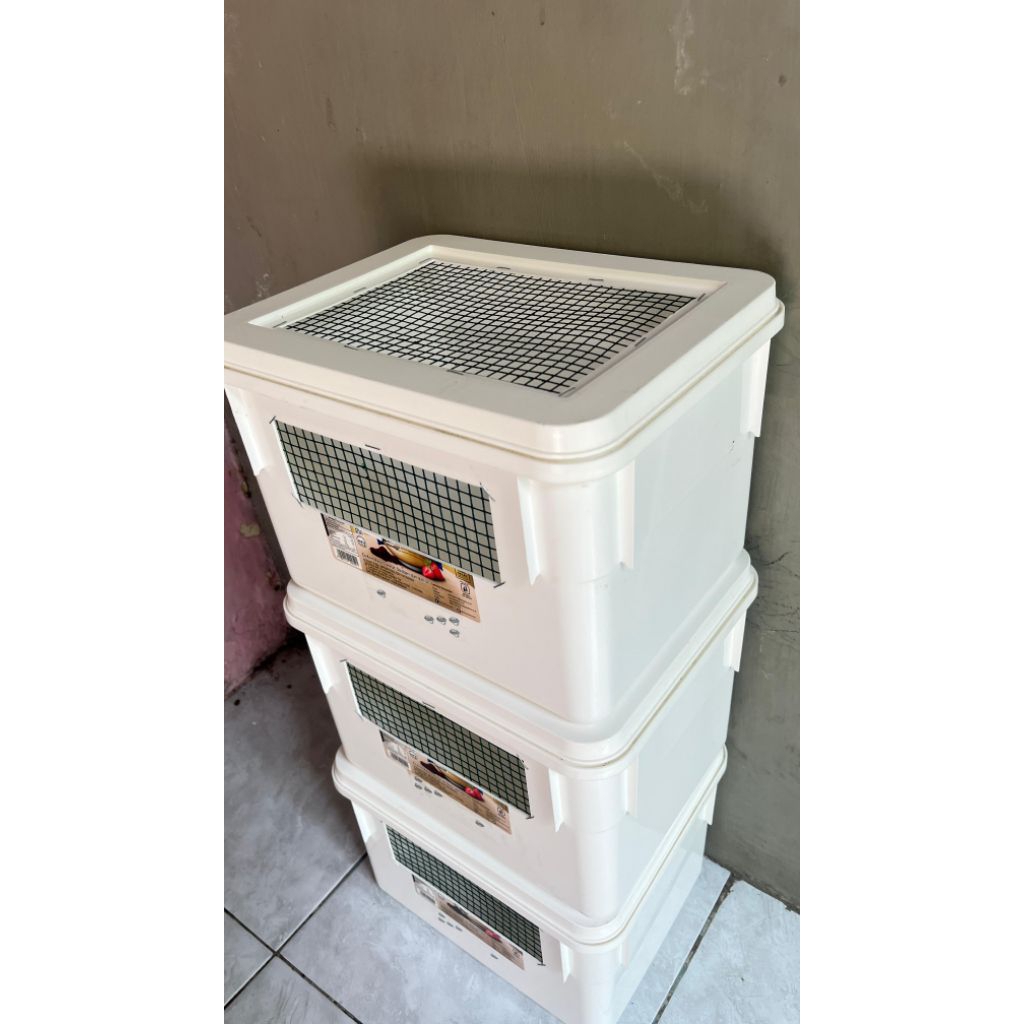BOX PLASTIK wadah lolohan anakan BURUNG