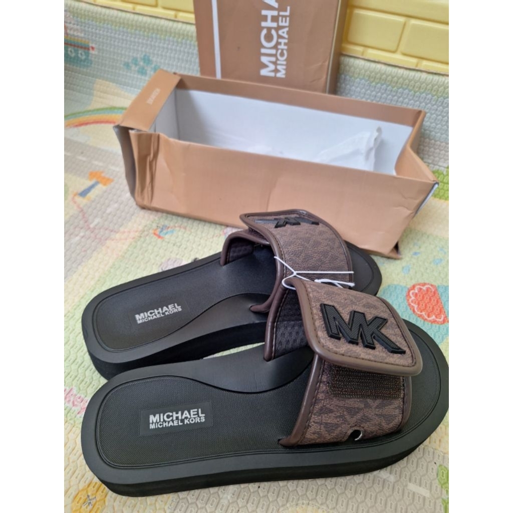 MK Michae* K Sandal MK Kors Sendal Wanita Black Coffee eks. Display uk. 37