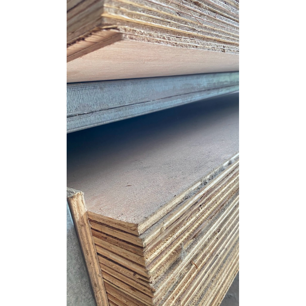 TRIPLEK 9mm cor 122x244