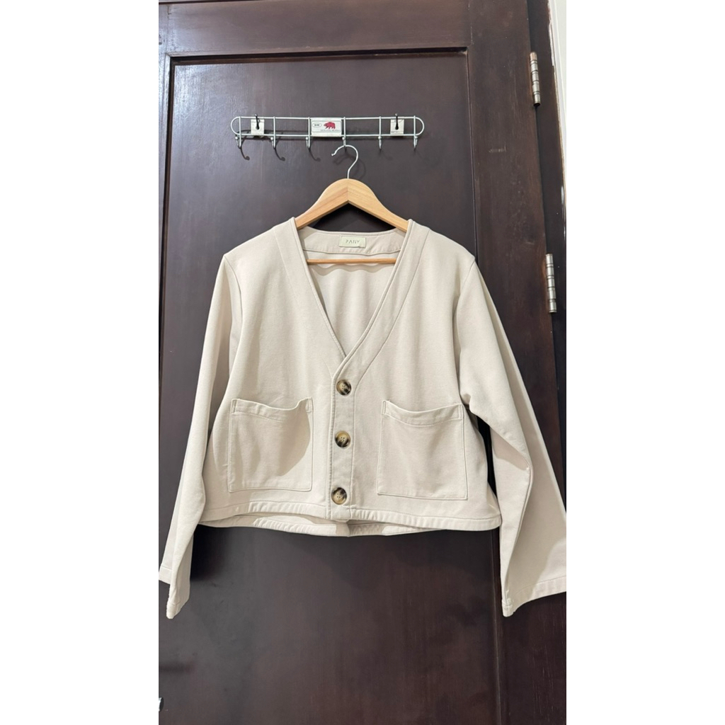 preloved outer pany.id warna cream