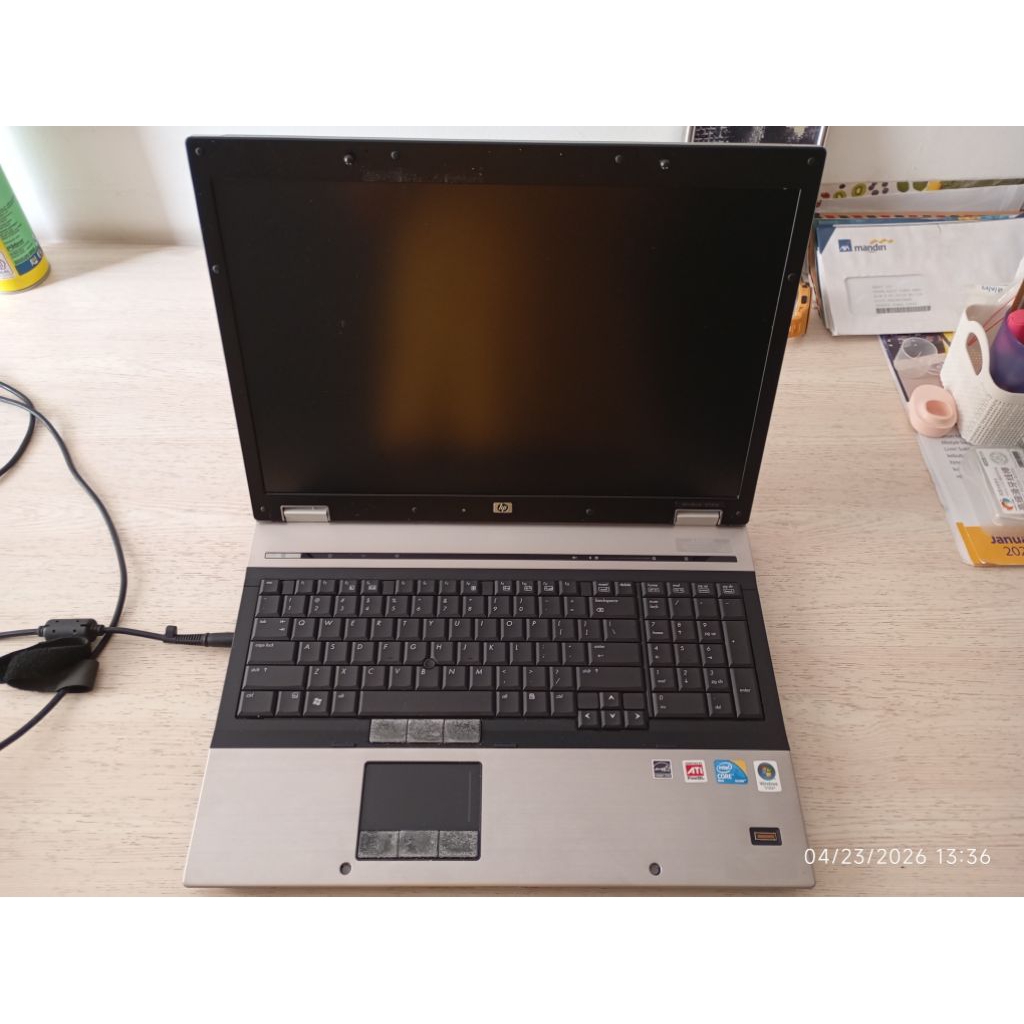 Laptop Workstation 17" HP Elitebook 8730w Intel C2D Penryn P8600 17.3" 1920x1200 - Matot - for parts