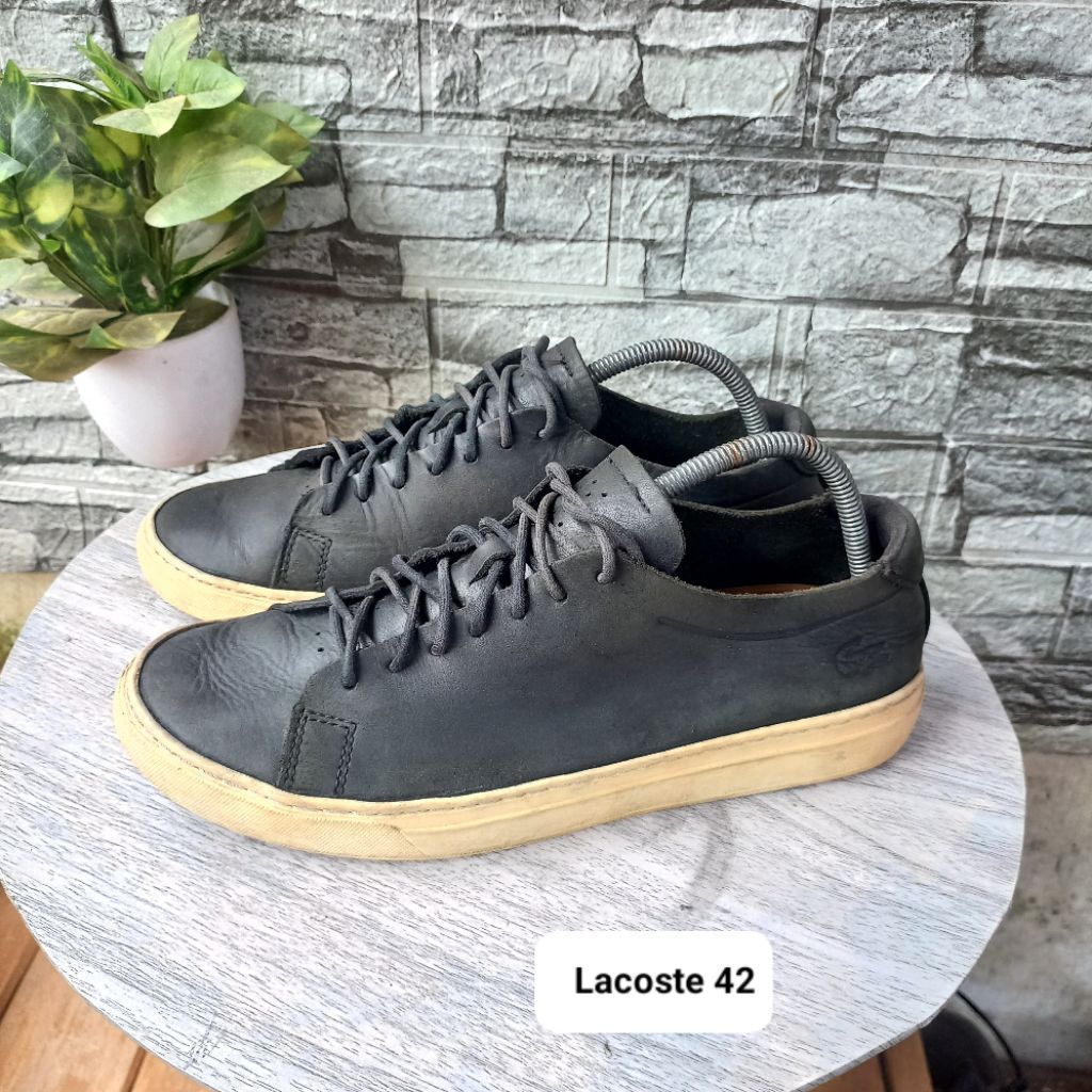 Sepatu second kulit original merk Lacoste size42 insol27,5cm