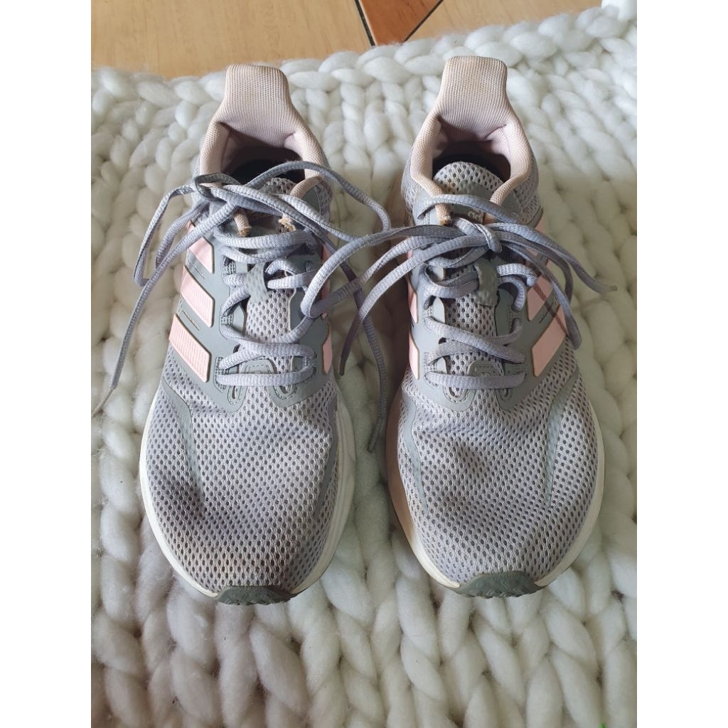 Sepatu Adidas Ultimashow 2.0 berwarna abu-abu pink wanita size 39,5