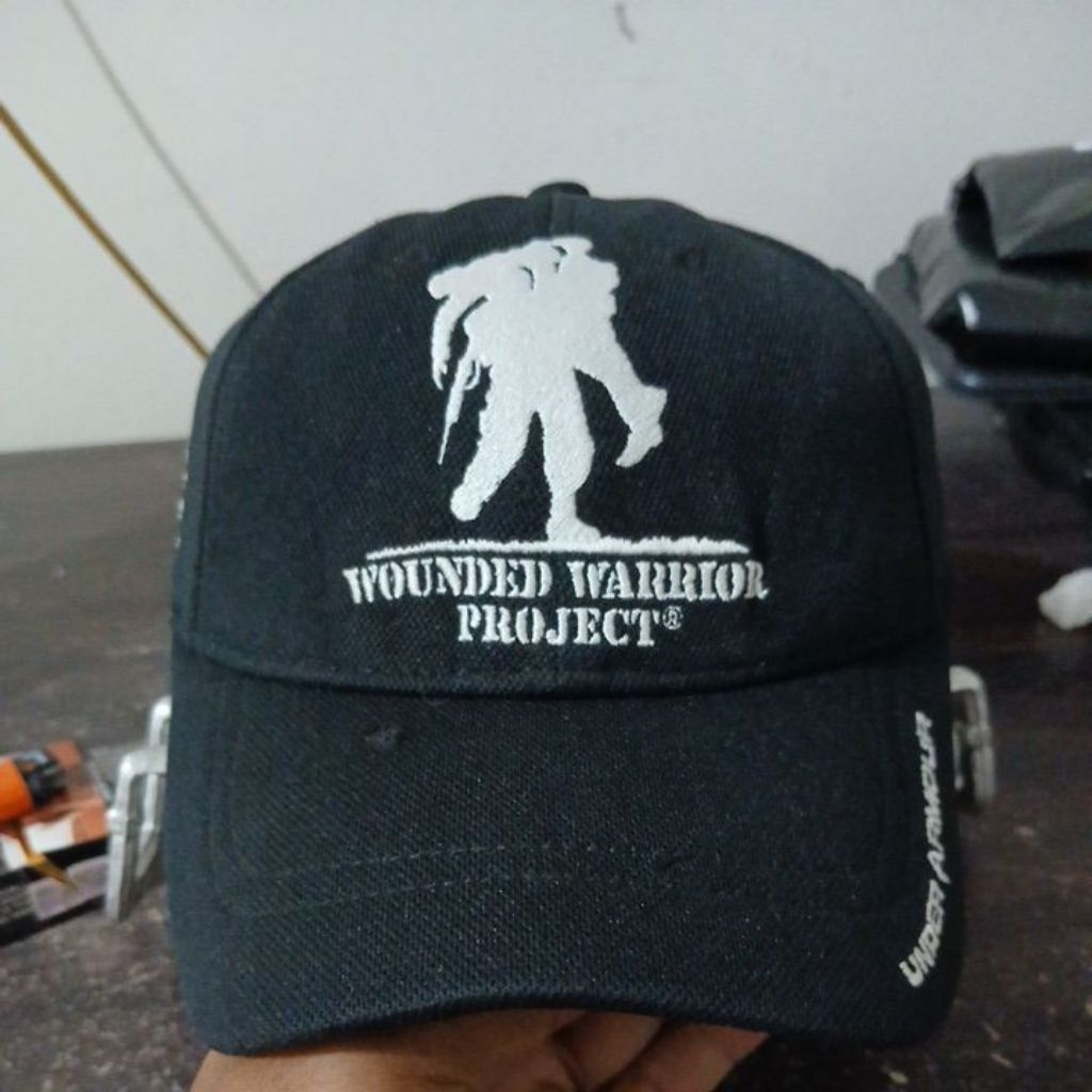 Topi baseball bahan wool warna hitam pekat logo bordir halus UNDER ARMOUR second Original embos alls