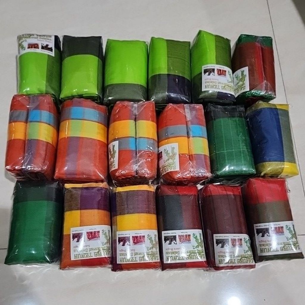 Sarung sutra khas Bugis Sengkang