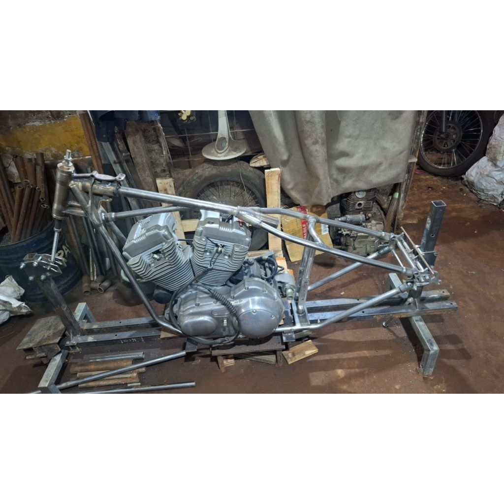 Rangka  frame Chopper  bobber untuk harley davidson sposter 883 / 1200