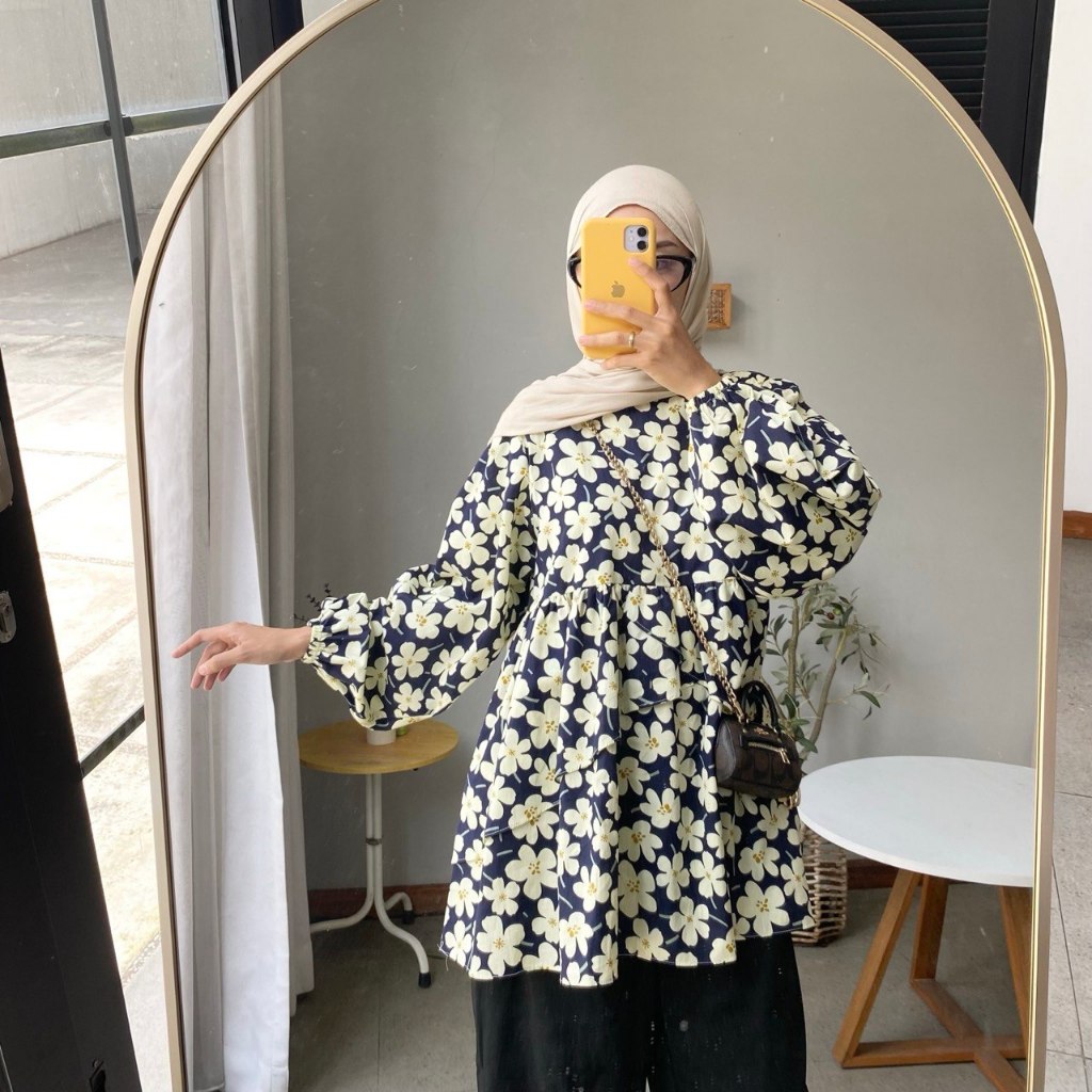 PROUDYHIJAB - Yumi Shirt Atasan Motif Bunga Bunga Variasi Minni Ruffle Blouse Kekinian Blouse Korean
