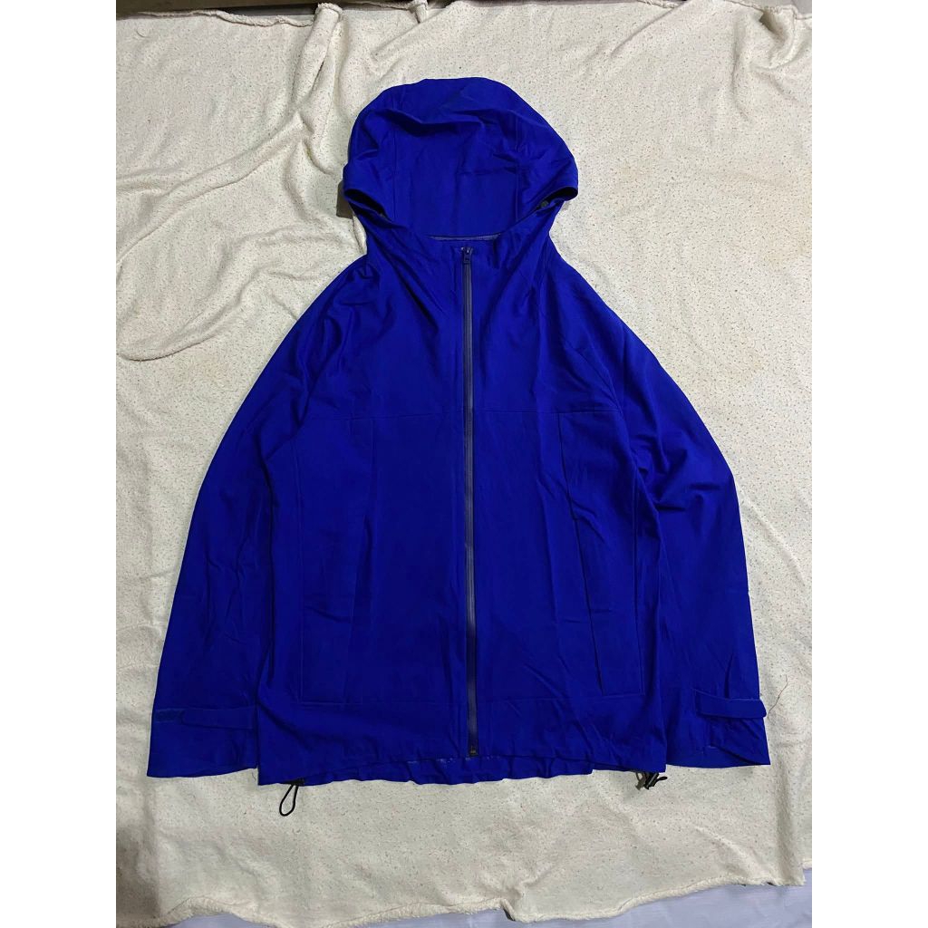 Uniqlo Blocktech blue