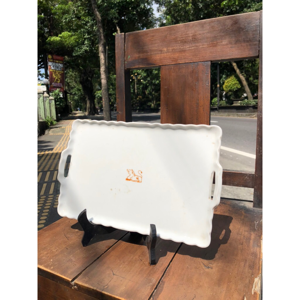 Keramik nampan asli Eropa