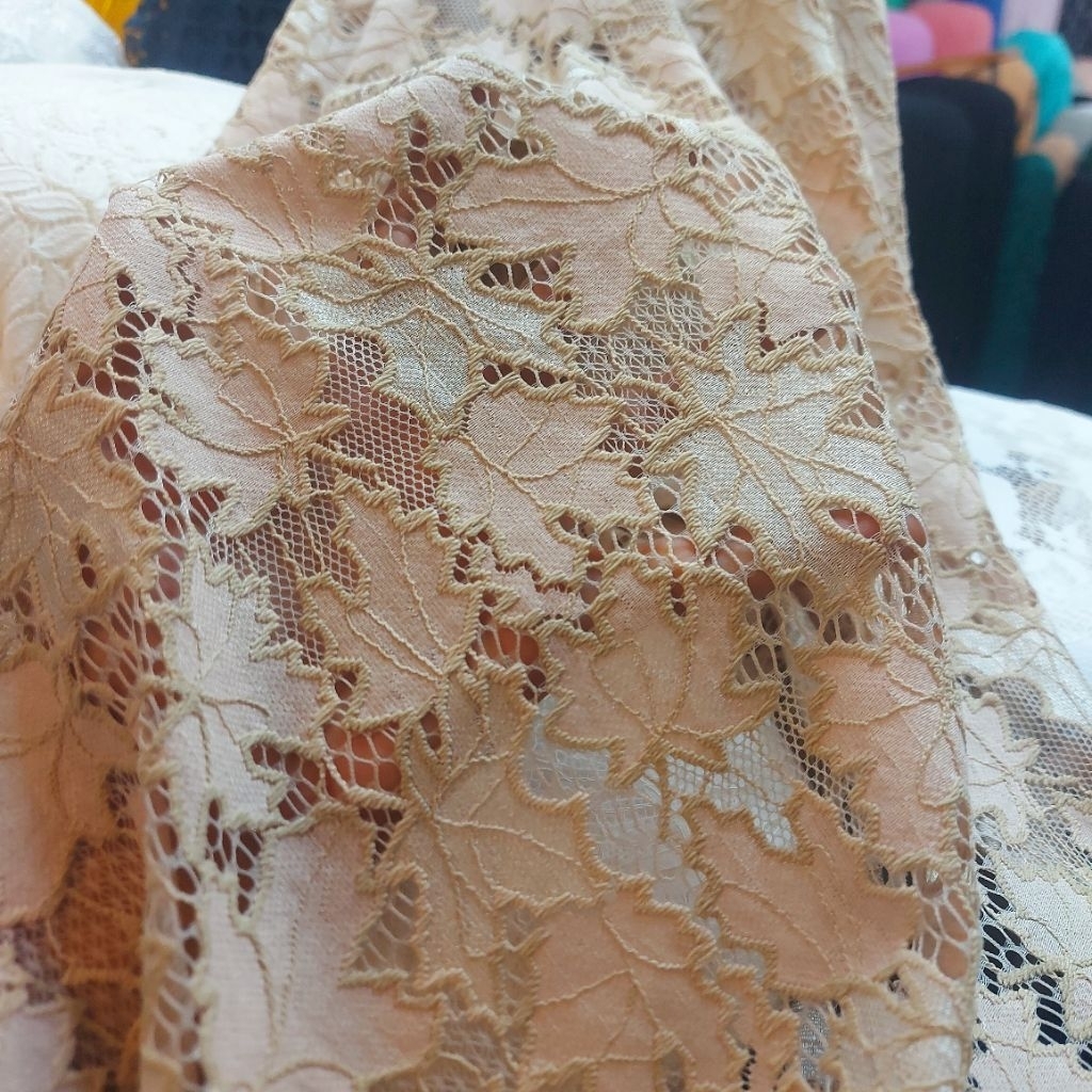kain brokat premium  - kain brokat meteran  - kain brokat katun prada  ( Cream) G