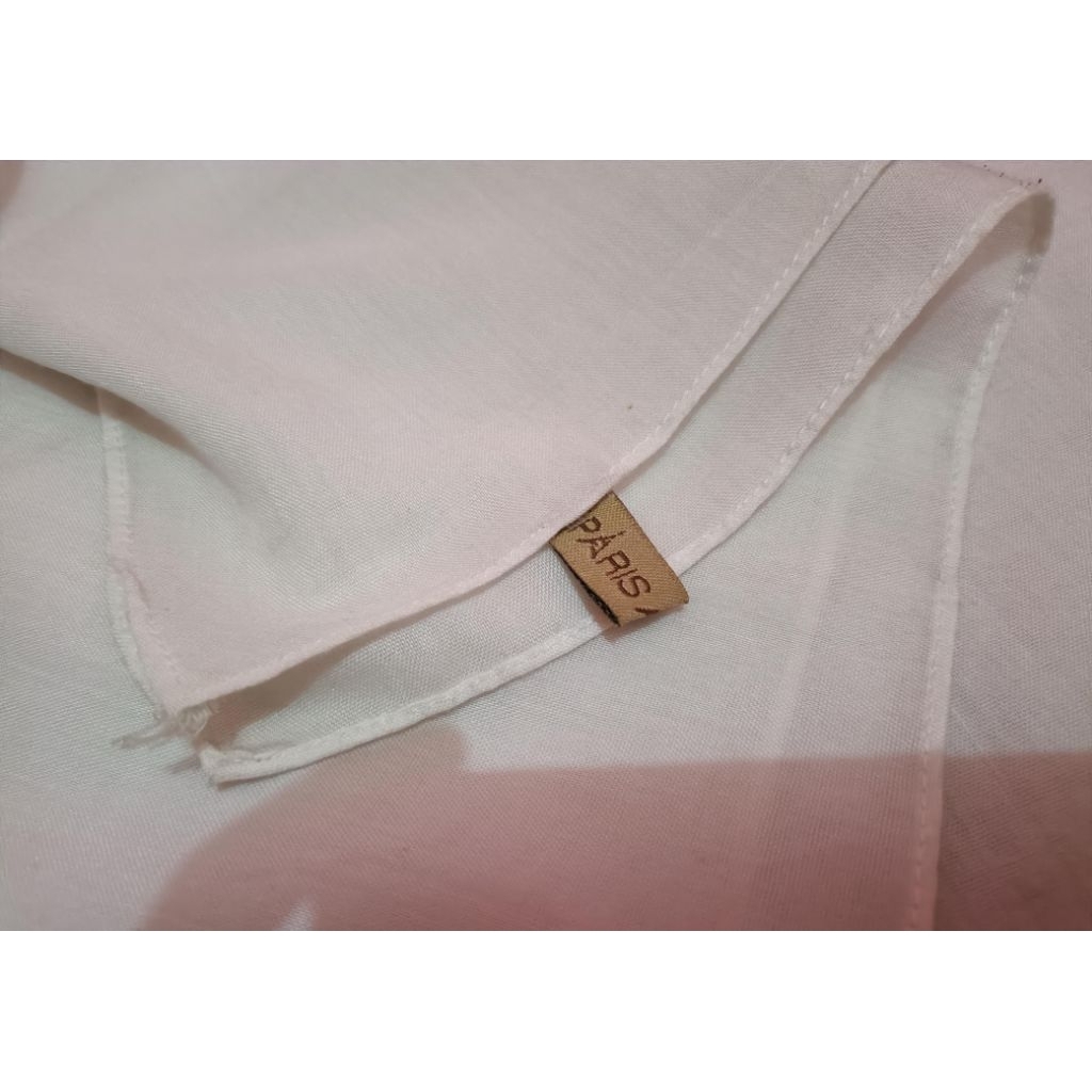 PRELOVED kerudung paris segiempat putih