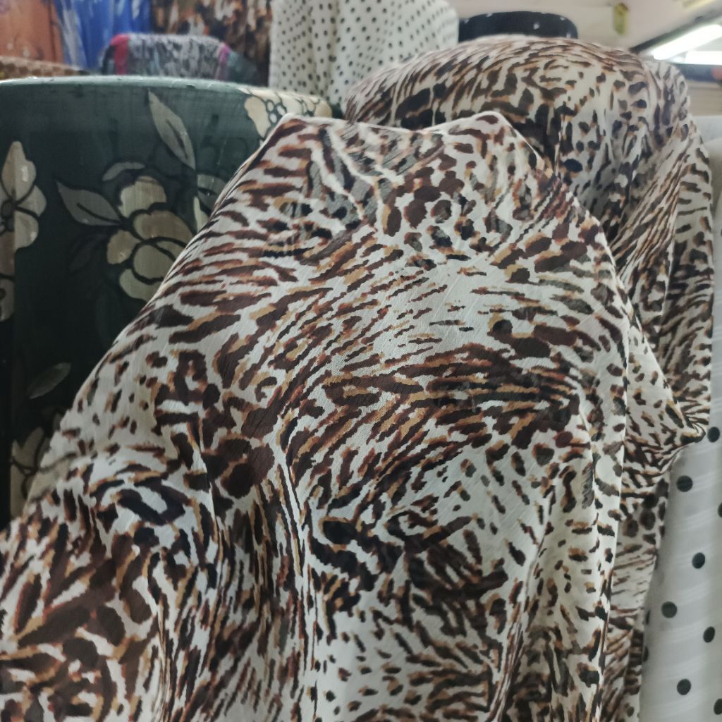 Kain Ceruty Yoryu Motif Macan Coklat - Kain Mid Yoryu - Bahan Gamis Lembut Sejuk - Dress, Tunik, Blo