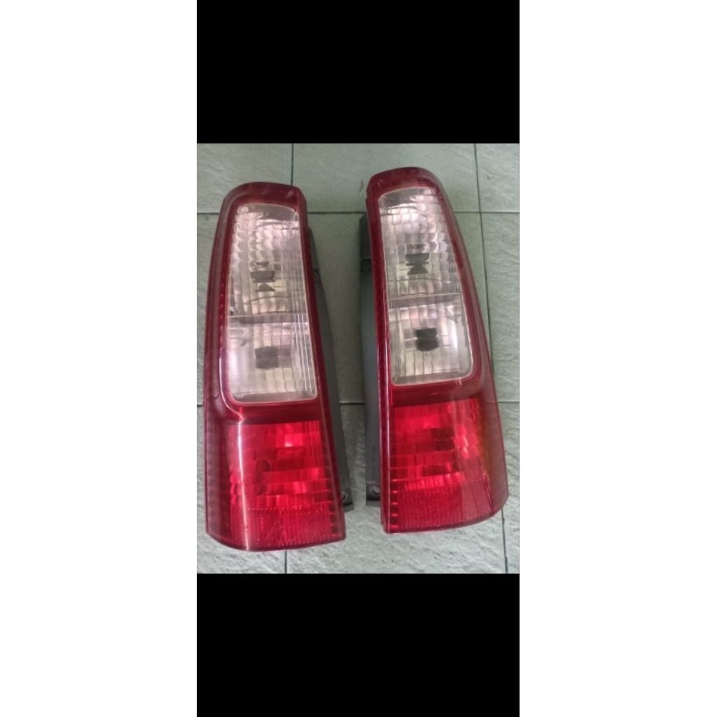 LAMPU BELAKANG AVANZA 2004-2006
