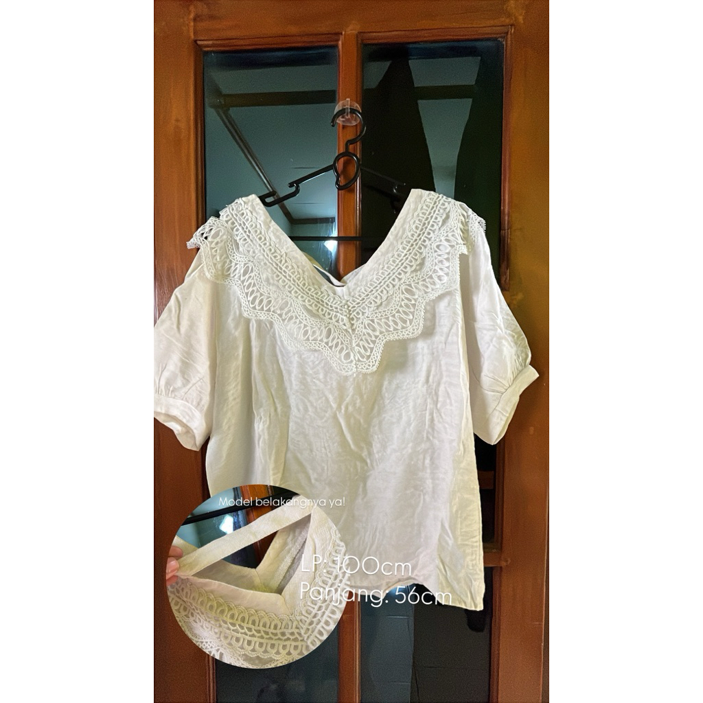 PRELOVED BLOUSE RENDA