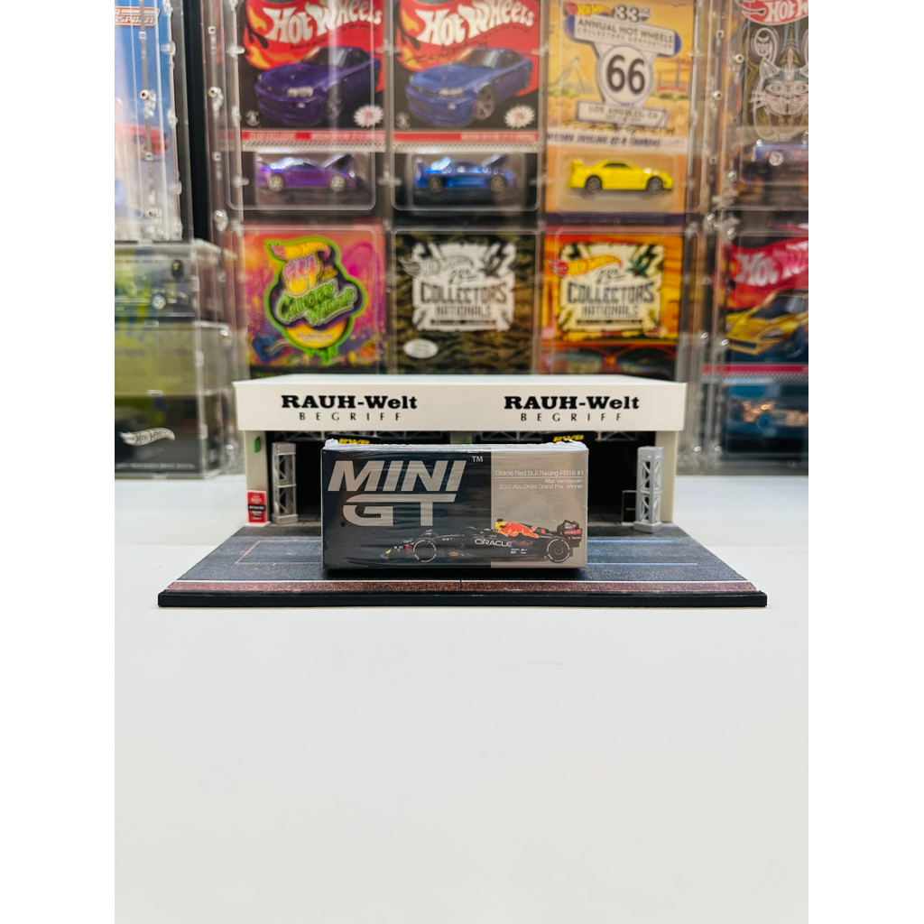 Mini GT No 520 Oracle Red Bull Racing RB18 #1 Max Verstappen 2022 Abu Dhabi GP Winner