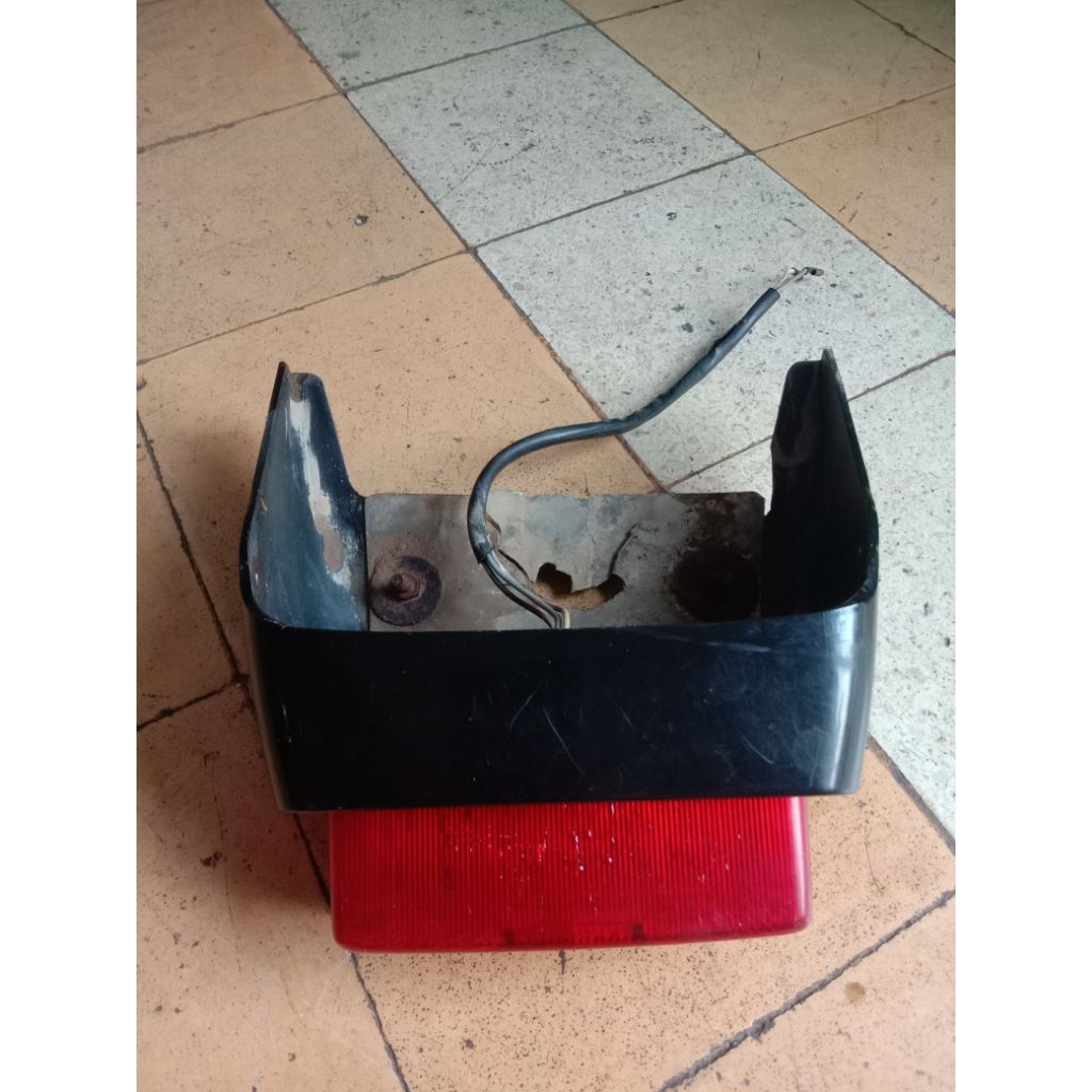 Cover Body Belakang Set Stoplamp Suzuki A100 Econos Original