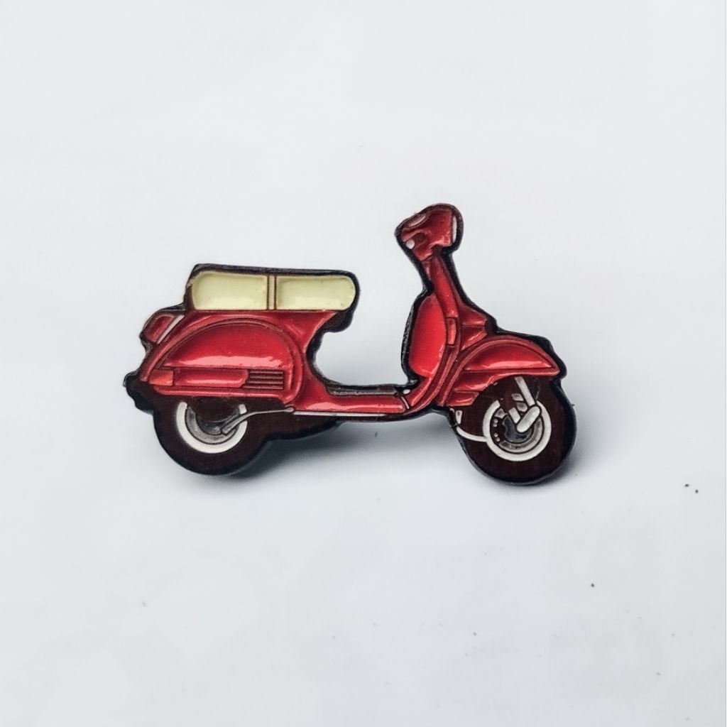 Enamel Pin Vespa NPX Merah