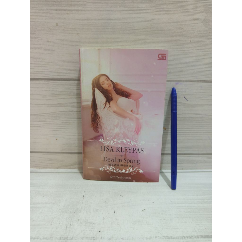 Novel original Devil in Spring  ROMANSA MUSIM SEMI BY LISA KLEYPAS