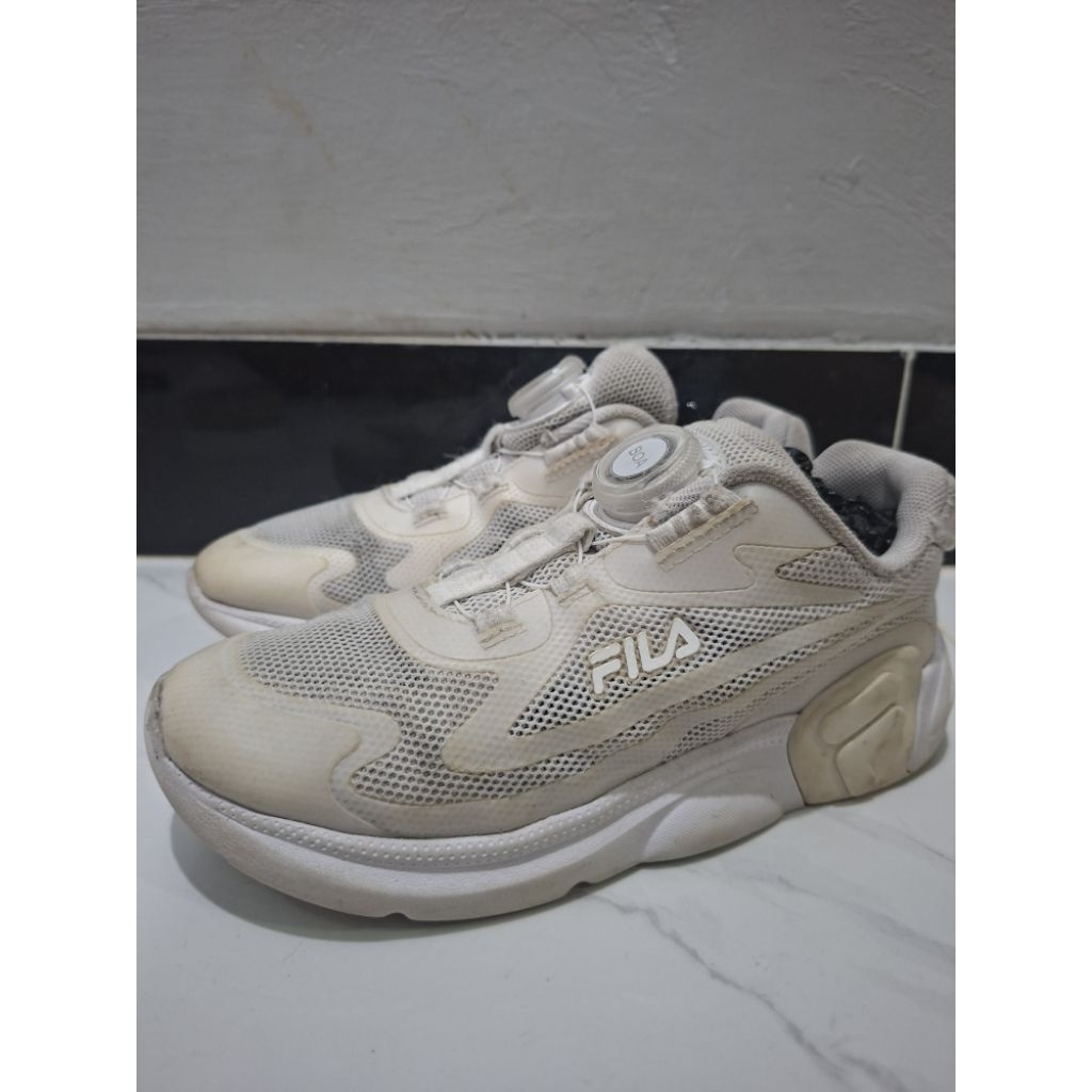 Sepatu Preloved Fila Boa Size 32