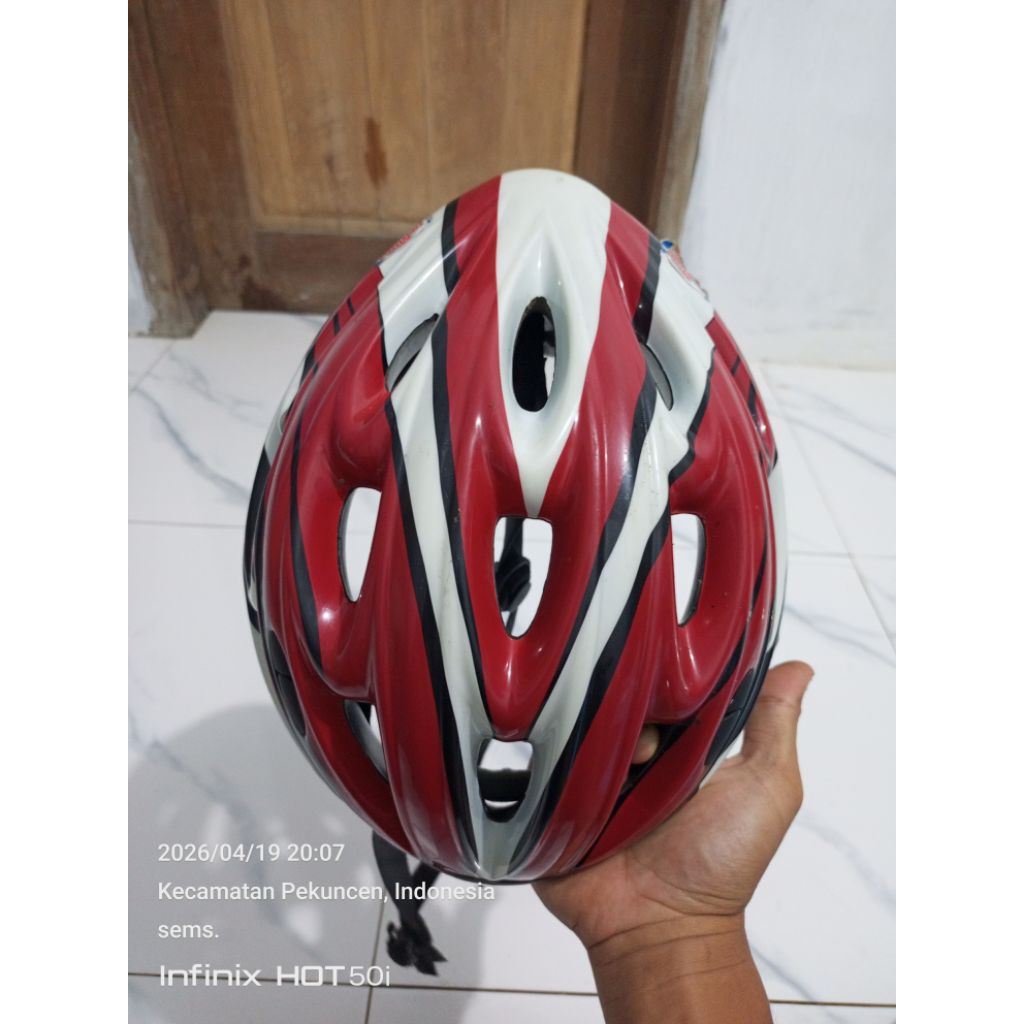 helm sepeda bekas