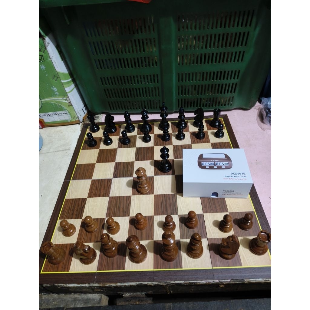 1 set catur kayu mewah limited edition dapat buah catur, papan catur dan tas catur dan jam catur