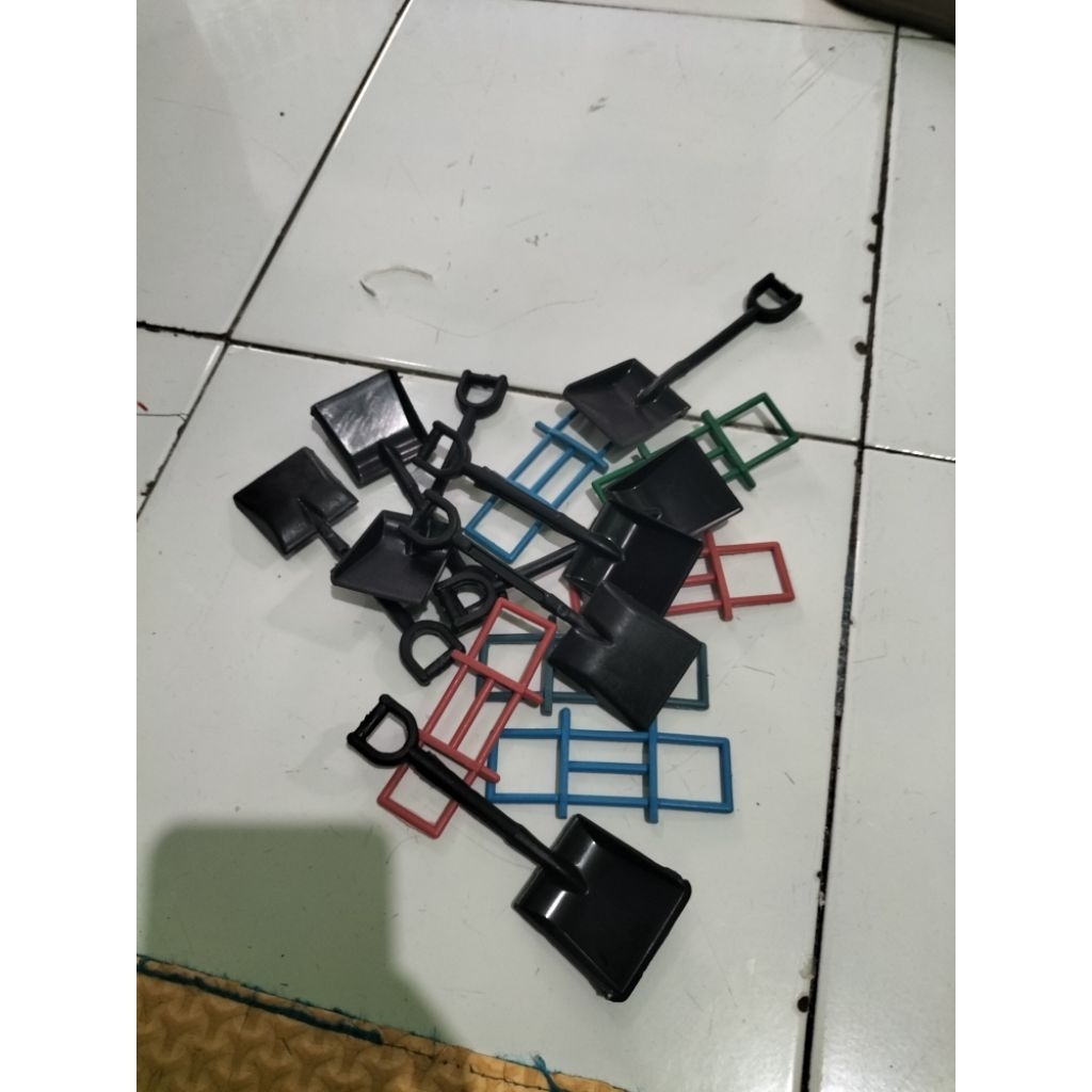 Skop dan bemper bawaan mainan miniatur truk plastik