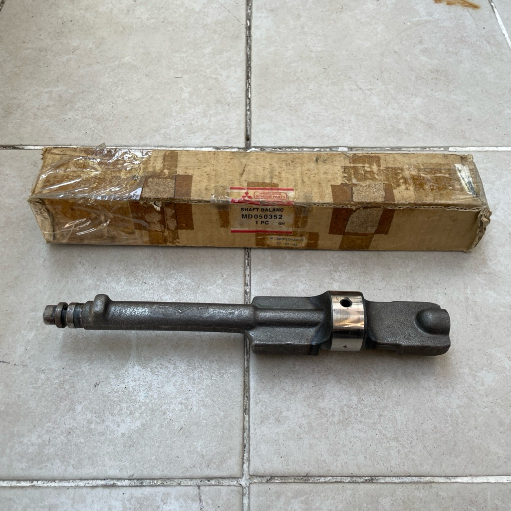 AS BALANCER SHAFT BALANCER KANAN PENDEK MITSUBISHI L300 KUDA L200 STRADA PAJERO ORIGINAL MITSUBISHI 