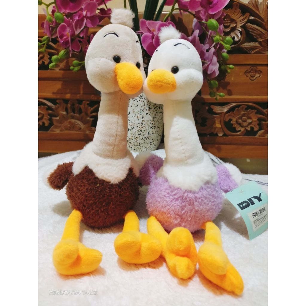 Boneka burung unta Mr. DIY