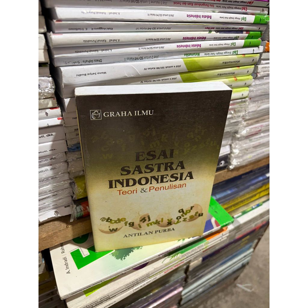Esai Sastra Indonesia by Antilan