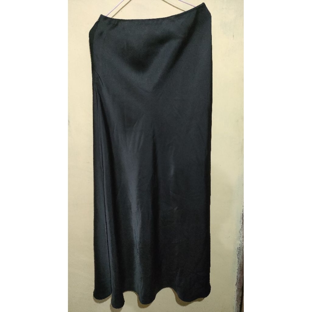 Rok Satin Span Hitam