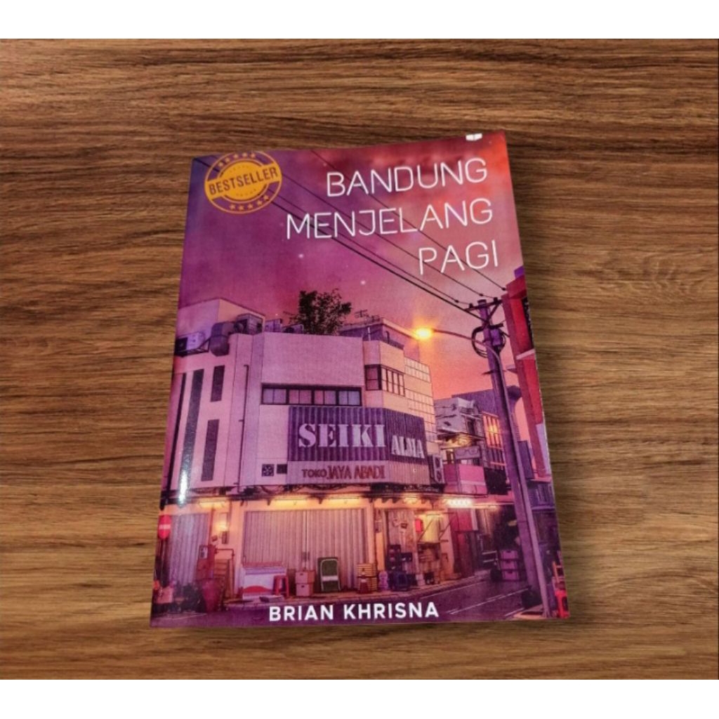 Buku Novel bandung menjelang pagi