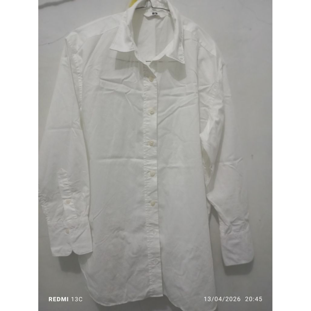 prelove kemeja wanita putih  uniqlo
