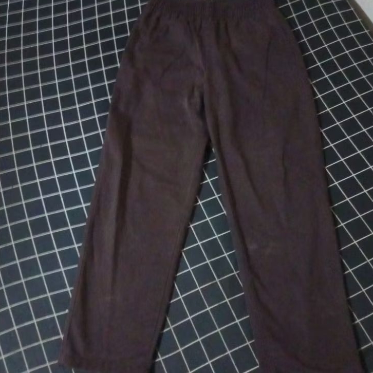 Celana chinos pinggang karet brand Uniqlo