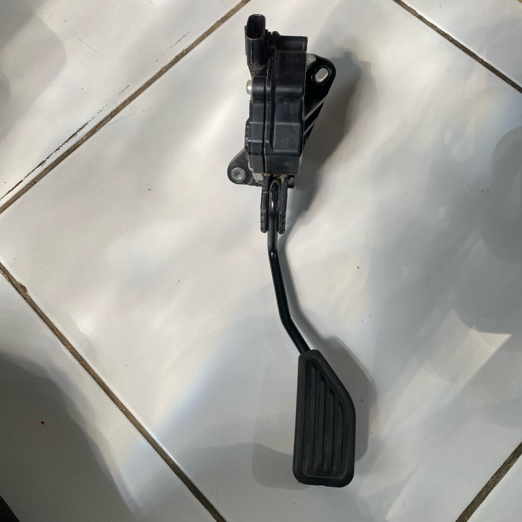 SPAREPART MOBIL COPOTAN ORI - PEDAL GAS CALYA SIGRA