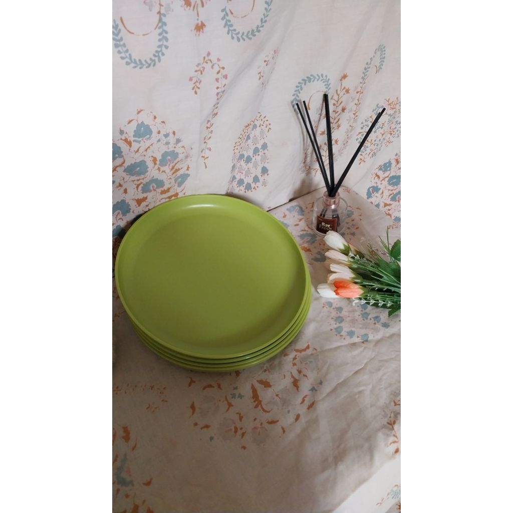 Tupperware Set Piring Hijau Original – Piring Plastik Tebal Awet untuk Makan Sehari-hari