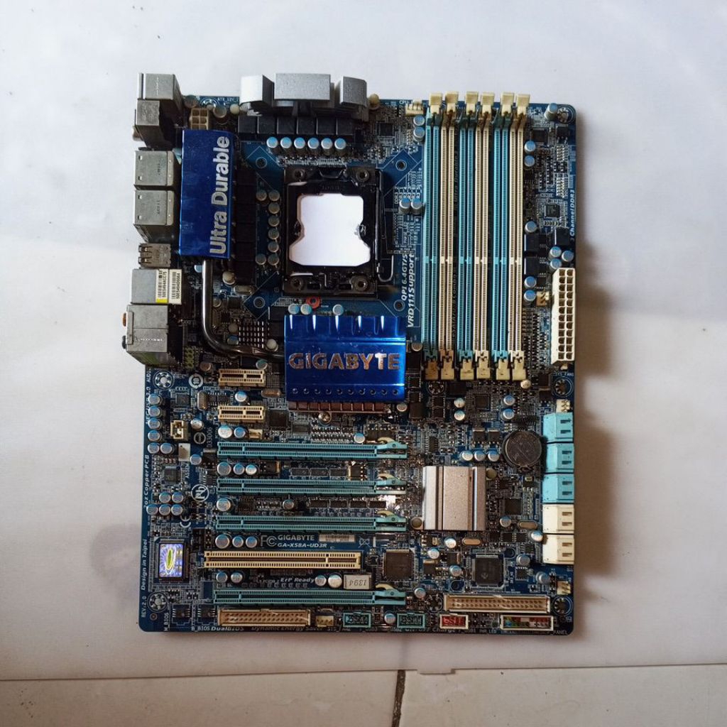 Motherboard GIGABYTE GA-X58A-UD3R plus prosesor core i7-950 LGA1366