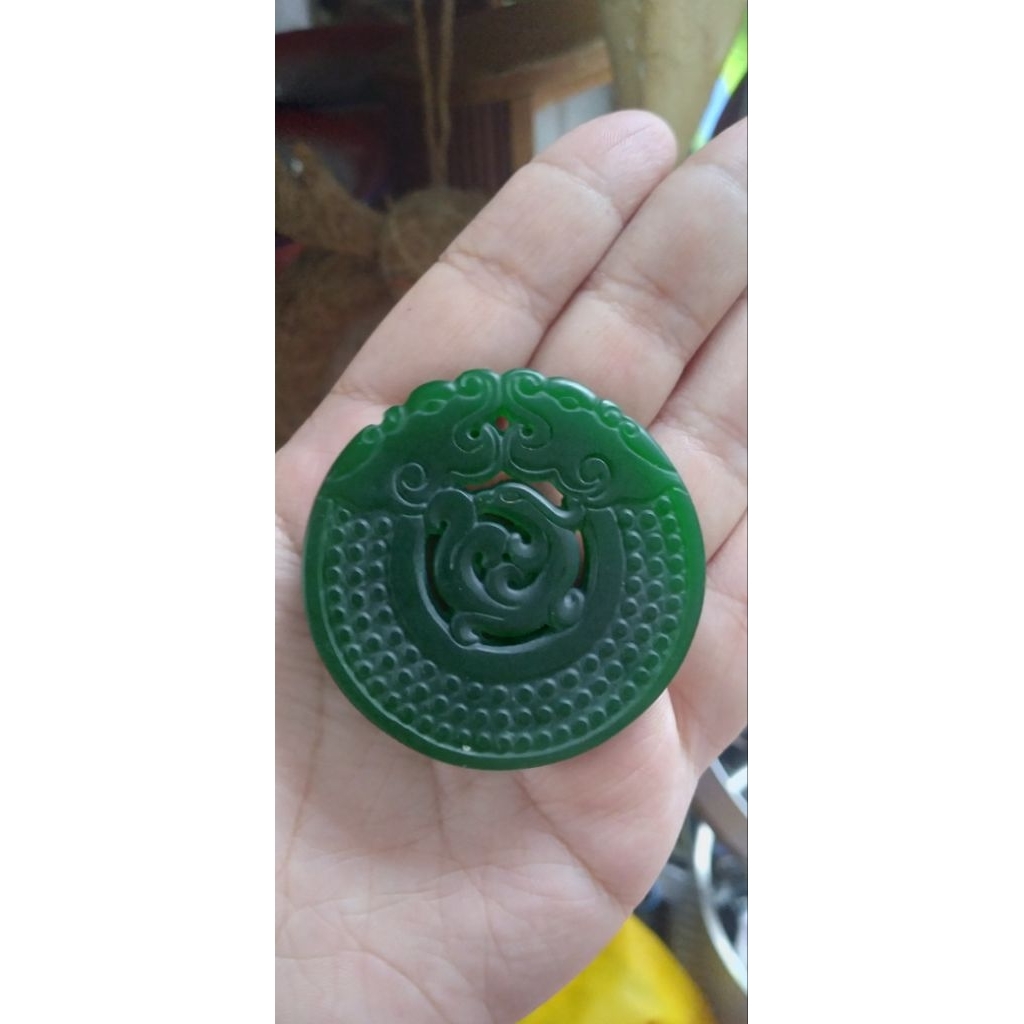 Liontin Giok Naga
