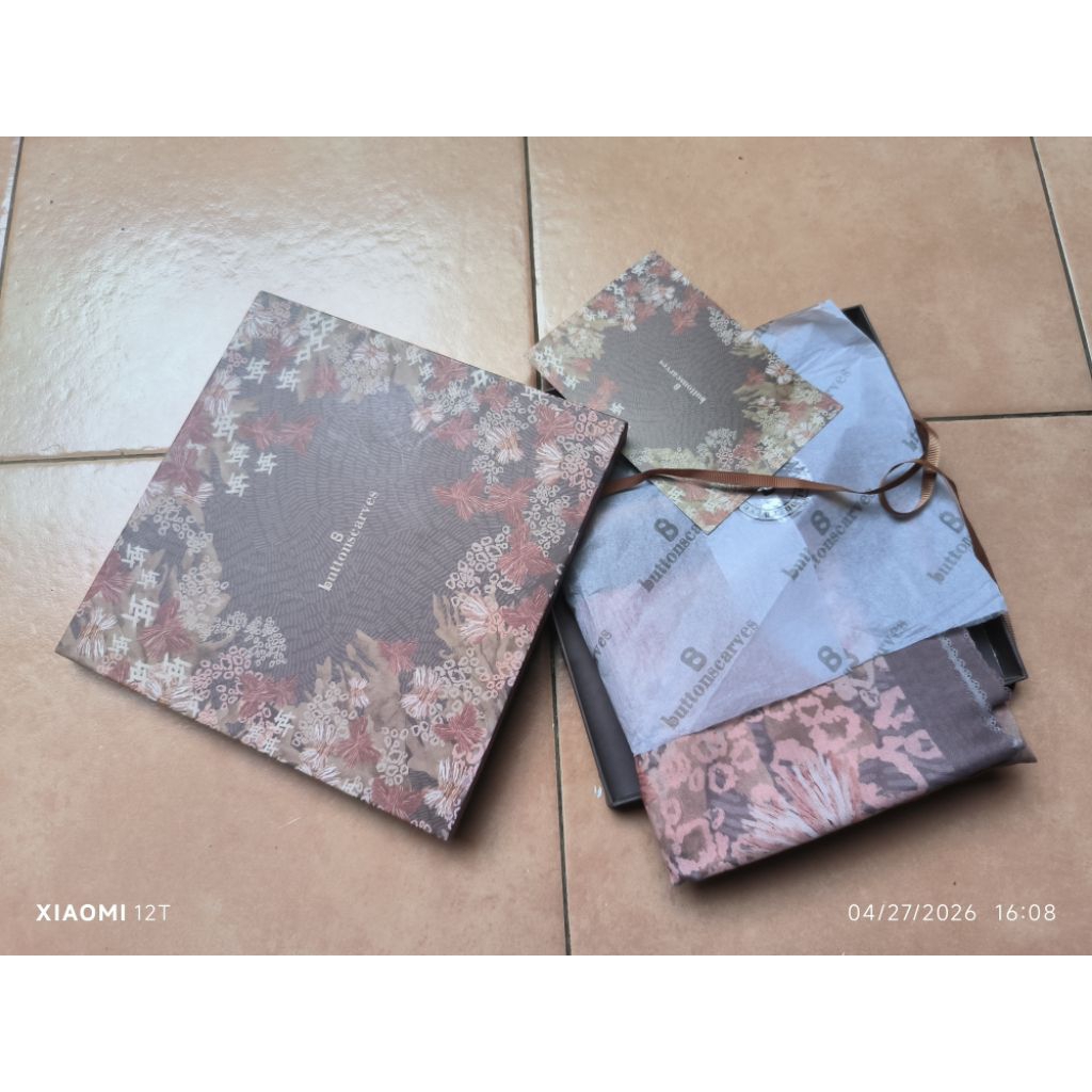 Preloved Buttonscarves voal Les Amities Reborn Taupe