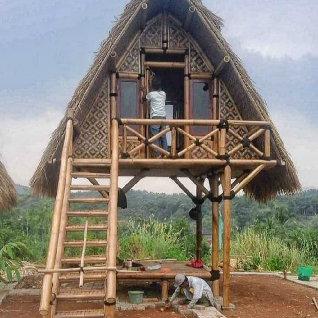 saung bambu tingkat atap rumbia, ukuran 3x3 m