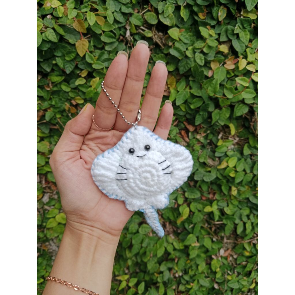 Gantungan kunci rajut ikan pari / stringray crochet keychain / gantungan rajut stingray / gantungan 